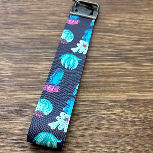 Floral Patterned Key Holder - Picture 2 of 5